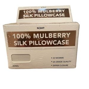 100%. Mulberry Silk Pillow Case. White
King Size. Price is for 1 pillowcase